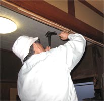 戸をスムーズにする職人