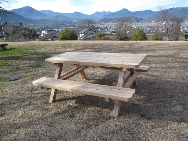 山王山公園のテーブルベンチ