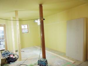 完成に近づく室内の写真