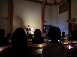 礼拝の様子